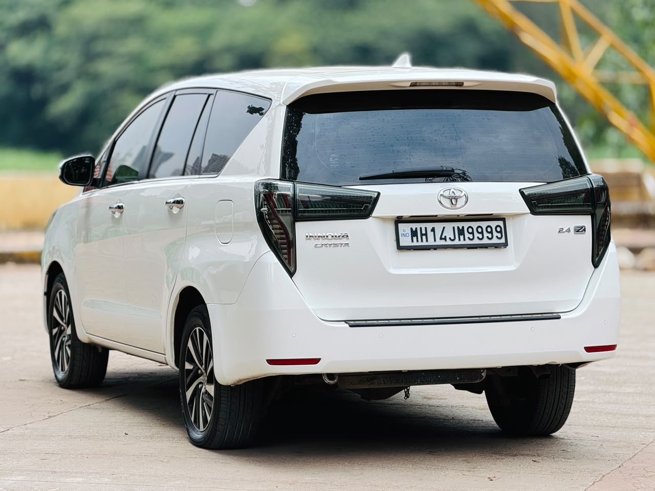 Innova Crysta 2.4 Z